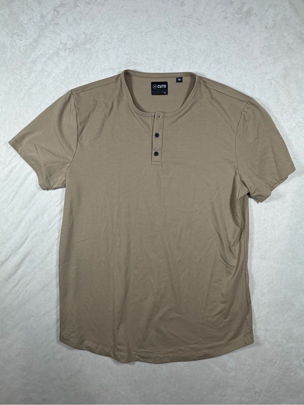 Cuts Clothing XL Men's Short Sleeve Stretch Fitted Henley in Beige Performance
